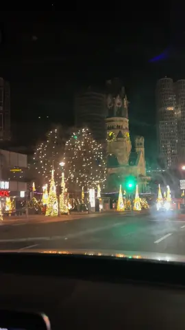 🤗. nge nhạc cuốn quá . đúng i vậy😀