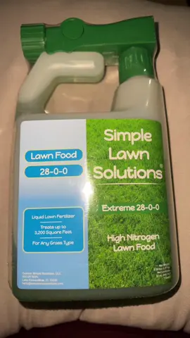 High nitrogen lawn food. @SimpleLawnSolutions #simplelawnsolutions #lawncare #lawntok #Outdoors #grasstok #grass #grassgods #lawnfood 