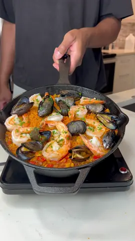 MAKING PAELLA 😂😂😅