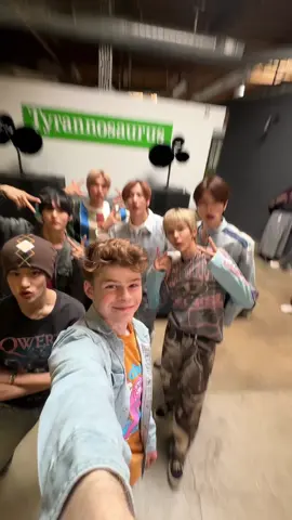 Hey its @RIIZE 🤯 #riize #라이즈 #riseandrealize 