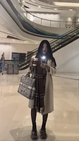Cái giá để trả để uống ly Starbucks này là 60tr 😹