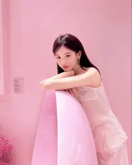 #Popupstore 🏢 기솔 with BLESSED MOON Pop-up Store 💐🤍 @___solvely___ 💬 : 국내에서 처음 선보이는 블레스문 팝업스토어에 다녀왔어요!🌙 최근 화제의 드라마 눈물의 여왕 공간&조경을 담당하신 박소희 플로리스트님, 몽환적인 감성 일러스트레이터 페가콘과 함께한 신비로운 분위기의 팝업이였는데요~ 출시된 제품들과 출시전 신제품들도 함께 만나볼 수 있었답니다! 다양한 이벤트 선물도 가득하니 참여하러 가보세요⋆˚☆˖°⋆⭒ 📆 운영 기간 : 5/11 ~ 8/31 (매일 10:30 - 22:00) Operating Period : 5/11 ~ 8/31 (Daily 10:30 - 22:00) 📍 위치 : 서울 송파구 올림픽로 300 롯데월드몰 1층 (블루보틀 맞은편) Location : 1st floor, Lotte World Mall, 300 Olympic-ro, Songpa-gu, Seoul (opposite of Blue Bottle Coffee) #블레스문 #blessedmoon #beauty #kbeauty #TikTokBeauty #makeup