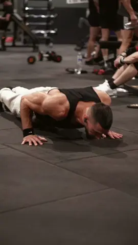 Best push-ups in the world #exercise #pushups #calisthenics #viral 