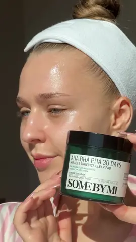 👀🔊 Can you hear it? Her amazing skincare ASMR! @Natasha Divo  💫Products: 💚AHA, BHA, PHA 30 DAYS MIRACLE TRUECICA CLEAR PAD 💛YUJA NIACIN ANTI BLEMISH SERUM 🧡V10 HYAL AIR FIT SUNSCREEN 💗V10 HYAL LIP SUN PROTECTOR #somebymi #somebymiskincare #dailyskincare #koreanskincare #koreanskincareroutine #kskincare #kbeauty #tonerpad #soothing #skintexture #serum #brightening #sunscreen #lipsun #colorlipbalms #uvprotection #asmr #satisfying #vibes #TikTokBeauty #skincarerecommend #fyp #fy