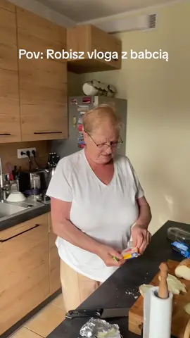 To ona chciala nagrywac ja jej do niczego nie zmuszalam 🖐️🤚#Vlog #grandma #babcia #poland #cooking 