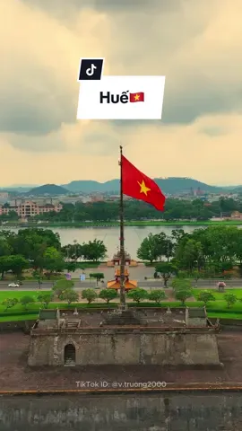 “Trả lại Cố Đô bằng đôi ba dòng chữ” #Huế một phần thanh xuân của tôi🥰#xuhuong #hue #CảnhĐẹpViệtNam #huechill #sinhvienhue #huechill #huebuon #nhạcchillcảnhđẹp 