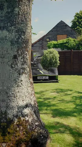 Full carbon exposed Valkyrie  Shot during @Hypra Lusso event #valkyrie #astonmartin #astonmartinvalkyrie #hypercar #hypralusso