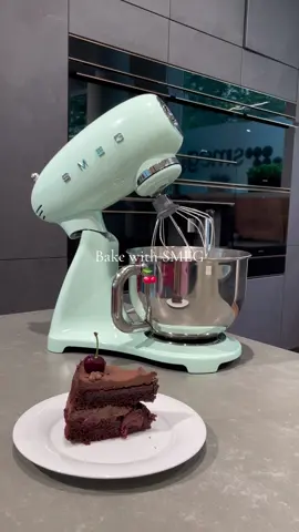 Bake with SMEG🍒 #smeg #smegberlin #bakewithsmeg #food #chocolatecake #bestvideo 