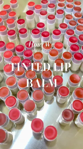 Behind the scenes on how Feradanni’s Tinted Lip Balms are made. Each lip balm is handmade with love using these natural & skin loving ingredients⬇️ 🥥Organic Coconut Oil 🫒Organic Olive Oil 🍯Beeswax 🧪Vitamin E 🍫Cocoa Butter Experience smoother & softer lips after applying our Tinted Lip Balms! Ps: 50% sale is now back. Now RM5/pc. While stocks last🤫