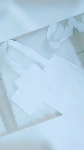 plain canvas tote bag with zipper  *spacious but compact ;design to fit evrything you need to bring without being too bulky can fold into compact size when not in use *Secure;built in zipper to keep belongings safe & hidden from sight  Durable;constructed from thick canvas to ensure higher carrying capacity compared to the thinner tote bags #totebag #foryoupage #toprated #bestseller #TikTokPromote #TikTokMadeMeBuyIt 