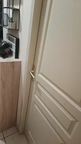 Lien de mon Facebook en description allez vous abonner je vais poster des trucs là-bas que je ne posterai pas sur tiktok et pour papoter avec vous c'est plus simple 😉 la ça faisait longtemps une aussi grosse manifestation...en ce moment c'était beaucoup des tapotements des bruits dans les murs par ci par là mais pas beaucoup d'objets déplacer etc...#poltergeist #creepy #paranormaltiktok #strang #paranormal #creepyfacts #poltergeistactivity #paranormalactivity #creepypasta 