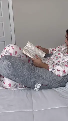 literally had the best sleep of my life last night 🤰🏻💤😴 @momcozy #momcozy #momcozyshop #momcozylife #mom #momlife #pregnantlife #thirdtimemom #momhack #sahm #youngmom #pregnancy 