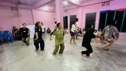 Simple kauda dance 😊#bihanikaladancecenter #madhumalla #dance #dancevideo #morang #kauda @Alisha limbu💗😊 @Nischal malla 🇳🇵 @Ashmita limbu @Angelica🖤 @pari_🧚🏻‍♀️ 