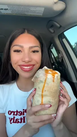 burrito 🌯  #burrito #chipotle #asmrtiktoks #foodtiktok #mukbang #cheese #mozzarella #asmreating 
