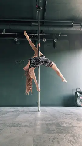 🩶 #fypシ #poledance #poledancing #poledancersoftiktok 