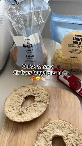 These remimd me of those 40p pizzas i used to buy in school and are just as delicious 😍 My kids absolutely love these! They are that easy they can make it themselves 👏🏻 #airfryer #airfryerrecipes #pizza #creatorsearchinsights #fyp 