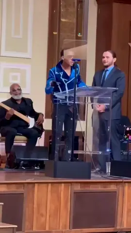 Prince presented Myles Frost with the Spirit Award at The 30th NAACP Theatre Awards . 🎥 motionpicturedirector, angelmenchan, felipegstylist #princejackson #mylesfrost  #janetjackson #BenAffleck #togetheragaintour #JLo #рекомендации #michaeljackson 