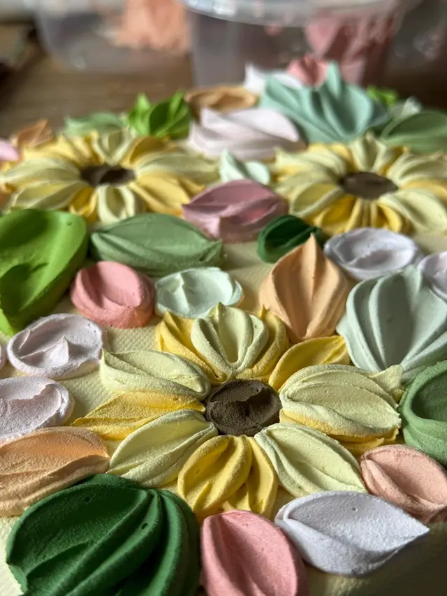 Swipe to see this piece come to life! 🌻💗 Officially halfway done my new collection, I can’t wait to share it with you! 🎨  Let me know if there are any specific colours/ flowers you’re looking to see, I still have a few pieces to make 😉 . . . #artbykarleyann #texturedart #painting #artforsalebyartist #SmallBusiness #texturedpainting #art #canadianart #texturedart #mixedmediaart #modernart #floralart #smallbusinesscheck #interiorart #montrealartist #interiorartinspo #florals #artistsofinstagram #commissionsopen #texturedfloralart #impasto #impastopainting #impastoart