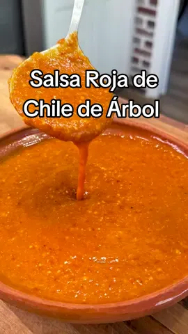 Salsa Roja de Chile de Árbol. Aqui con mi amigo @El Sazón de Freddy  Les va a encantar esta salsa roja de chile de árbol, perfecta para su carne en su jugo, birria o cualquier platillo mexicano. #foryoupage #foryou #parati #chiledearbol #salsa #salsaroja #salsapicante #salsaparabirria #levantamuerto #palacruda #birriasauce 