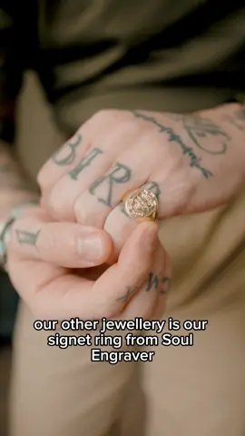 Wednesday so #letsgetdressed #damienbroderick #grwm #clickclickclap #asmr #classicmenswear #irish #mensfashion 