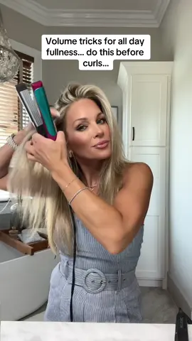 Volume hack ! Do this before curls for all day fullness ✨ #hairtips #volumehairhacks #grwm #nohairextensions #hairstyle #hairtricks 