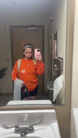 I didnt know how to pronounce the miles at the end! 💀 -also I wish SA wasnt melting so I could still go on walks during lunch🥲 #walking #workout #workoutmotivation #lunchtime #lunchtimefun #medicalassistantsoftiktok #medicalassistantlife #medicalassistant 