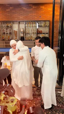 Semoga perjalanan kalian lancar dan di mudahkan Allah, dan pulang menjadi Haji yg Mabrur. Amiinn🤲🏻
