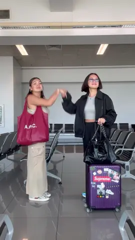 Feeling good ‘cause we back in HK 🇭🇰  #hongkong #travel #traveltransition #airporttransition #duo #bestie #fyp #foryou 