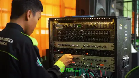 Jurusan tersantai, santai santai bikin stres😂 #teknikaudiovideo #teknikelektronika #smkn1rancah #fyp #foryou #soundsystem #atavproaudio #teknikelektro 