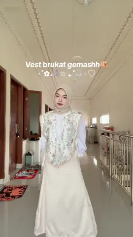 Feelin' beauty in vest brukat💕✨ Outer vest brukat yang bisa jadi alternatif juga buat outfit kondangan OMGGGGG😩🤌🏻 #outfitkondanganhijab #kondangancheck #kondanganoutfit #OOTD #ootdhijab #outfitideas #outfitinspo 