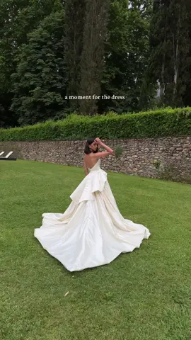 my weddding dress in motion #weddingtiktok #weddingday #weddingdress #weddingtok #tuscanywedding #galialahav #bridaltiktok #weddingdressreveal 