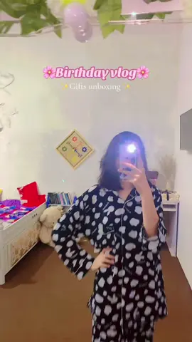 Komal birthday vlog #CapCut #zoyakanwal4004 #foryou #unboxing #1m #viral #foryoupage #birthday #hbd #sistok #gift @komal Almira 