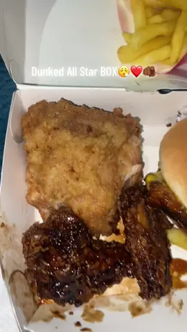 @KFC South Africa My dear? Youll forever be famous😮‍💨🫵🏾❤️#kfc #dunkedwings #kfcdunkedwings #greenscreen #leethabow_7 #varsity #fyp #school 