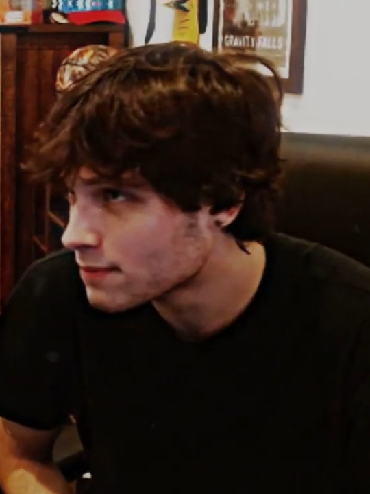 he looked hella effortlessly good in this stream and that last clip too? lord someone shoot me with a tranquilizer || ac - @nj.audios #chrissturniolo #chrissturnioloedit #christopherowensturniolo #chris #chrisedit #sturniolotriplets #sturniolotripletsedit #edit #edits #fyp #fy #foryou #foryoupage #viral #trend #trending @christophersturniolo