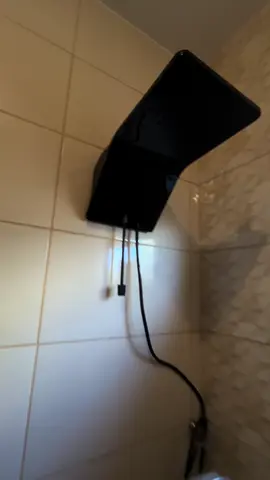 Instalar um DUCALI BLACK da @eletrozagonel sempre é um evento, requinte e sofisticação não faltam nele, eu particularmente sou apaixonado nesse modelo, acho um LUXO.Você precisa também conhecer o DUCALI PREMIUM que recebeu uma dose de tecnologia apimentada. Obrigado @bonette20 e @deposito.maia por me confiar essa instalação. #luizaoresolve #eletrica  #eletricista #chuveiro #zagonel #ducali #black #deposito #cliente #requinte #luxo #sofisticação #premium