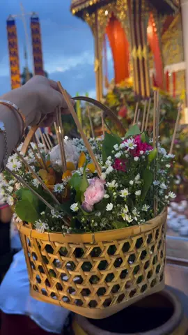 ประเพณีใส่ขันดอก บูชาเสาอินทขีล 💐🌷#ใส่ขันดอดเสาอินทขีล #สาวเชียงใหม่ #วัดเจดีย์หลวงเชียงใหม่ #เชียงใหม่ 