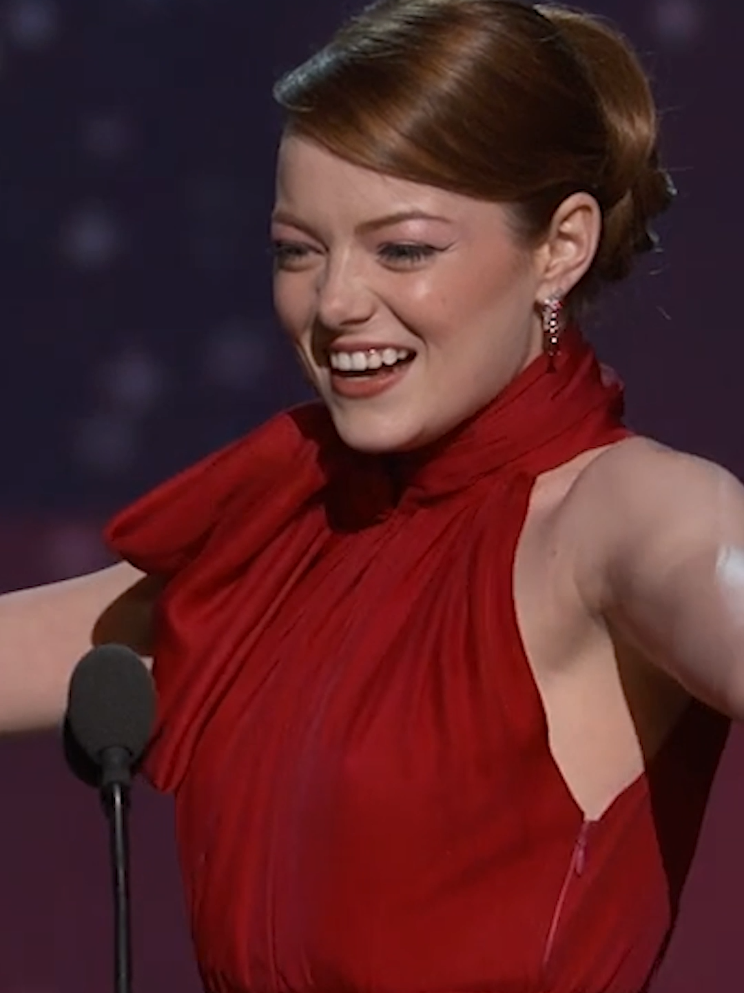 Get up here! Let's dance 💃  Ben Stiller and Emma Stone present the Oscar for Visual Effects at the 84th Academy Awards in 2012. #oscars #oscar #academyawards #emmastone #benstiller #letsdance #visualeffects #movies #originalsound #trend