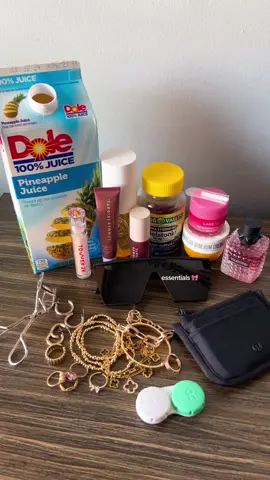 the pre wisdom teeth removal pineapple juice 😀😀😀 #fyp #foryou #foryoupage #essentials #imjustagirl #microinfluencer #contentcreator #trending #Lifestyle #beauty #fashion 