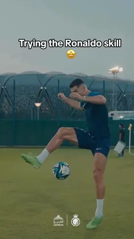 RONALDO! Who made it look easier? Ronaldo or Freda👀🤭 #ronaldo #cr7 #football #fyp #foryoupage 