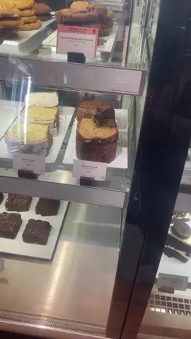 Bon dégustation 😨😨😨😨#starbucks #galerieslafayette #rat #paris #cake 