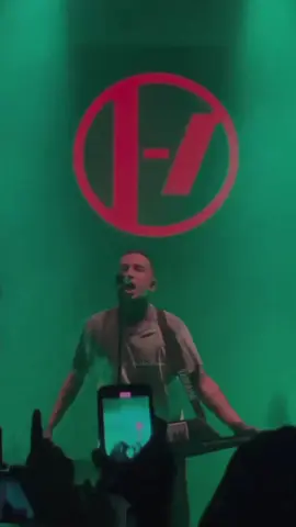 Hay esperanza para RAB en el tour  • 📽️natgyotop en IG 📽️shaymorgan en YT • #clancy #slowtown #tylerjoseph #joshdun #top #twentyonepilots #clique #CapCut #newportmusichall #lyrics #music #viral#fyp #fypシ #foryou #parati