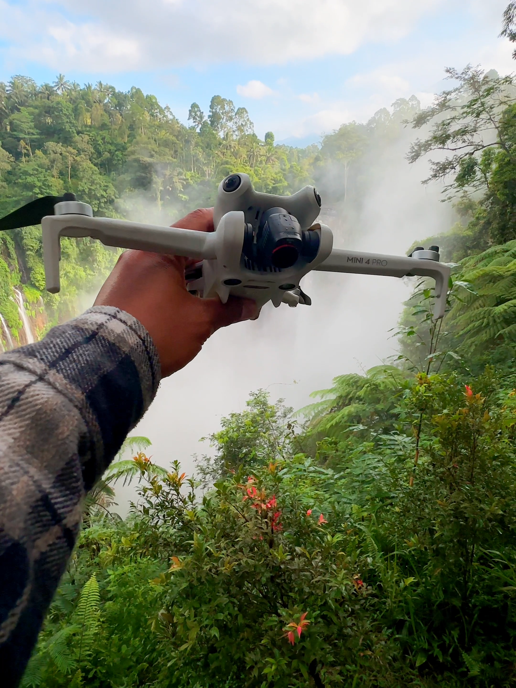 What's up, brother ☝️ my #mini4pro  🎥: @hidwii  #cinematic #drone #travel #aerial