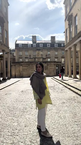 🌼💛 #pakistani #bath #pakistanifashion #uktravel #pakistaniblogger #londonlife #OOTD #modestfashion 
