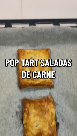vi este hojaldre relleno de carne y queso y lo tenía que hacer!! no saben lo rico que quedan y los puedes acompañar de una ensaladita y es la comida perfectaaaa💕🤤 amo que con el papel para hornear y cocinar Reynolds no se te pega NADA pero lo mejor es que no tienes que lavar tus bandejas jajajajaja vayan a ver sus productos en www.reynolds.com.mx #chefquintanilla  #cocinafacil #reynoldsmx #papelparacocinar 