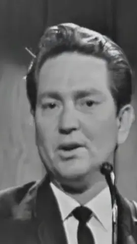 Hate to break it to you… #ShesNotForYou 🎥: The Porter Wagoner Show, 1965 #countrymusic #willienelson #porterwagoner #theporterwagonershow 