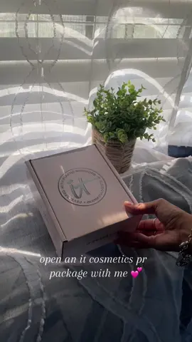 I’m so grateful 🥹 super excited to try @IT Cosmetics Confidence in a Cream hydrating moisturizer & eye cream for the summer! I love me some good skin care 💕 #itcosmetics #itcosmeticsgiftedme #hydrating #moisturizer #itc #fyp #foryou 