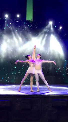 amazing stage performance🫠🫣😱😱 #dance #ballet #duo #romantic #airdance #goosebumps 