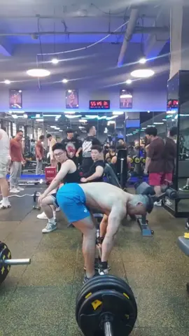 果然过度健身只吸引同性啊#健身房 #健身 #肌肉男