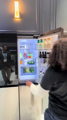 How the Al Vision Inside cameras work on the 2024 Bespoke 4-Door Flex fridge. Available in both white & black for Ghs 50,000.00  Video @HardwareZone  #ghana #refrigerator #samsung #electronics #phone #freezer #fridge #apple #techtips 