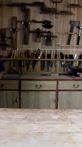 Grandpa Amu ingeniously crafted the Lu Ban lock principle small stool, with unique interlocking techniques#SummerFieldRelaxation